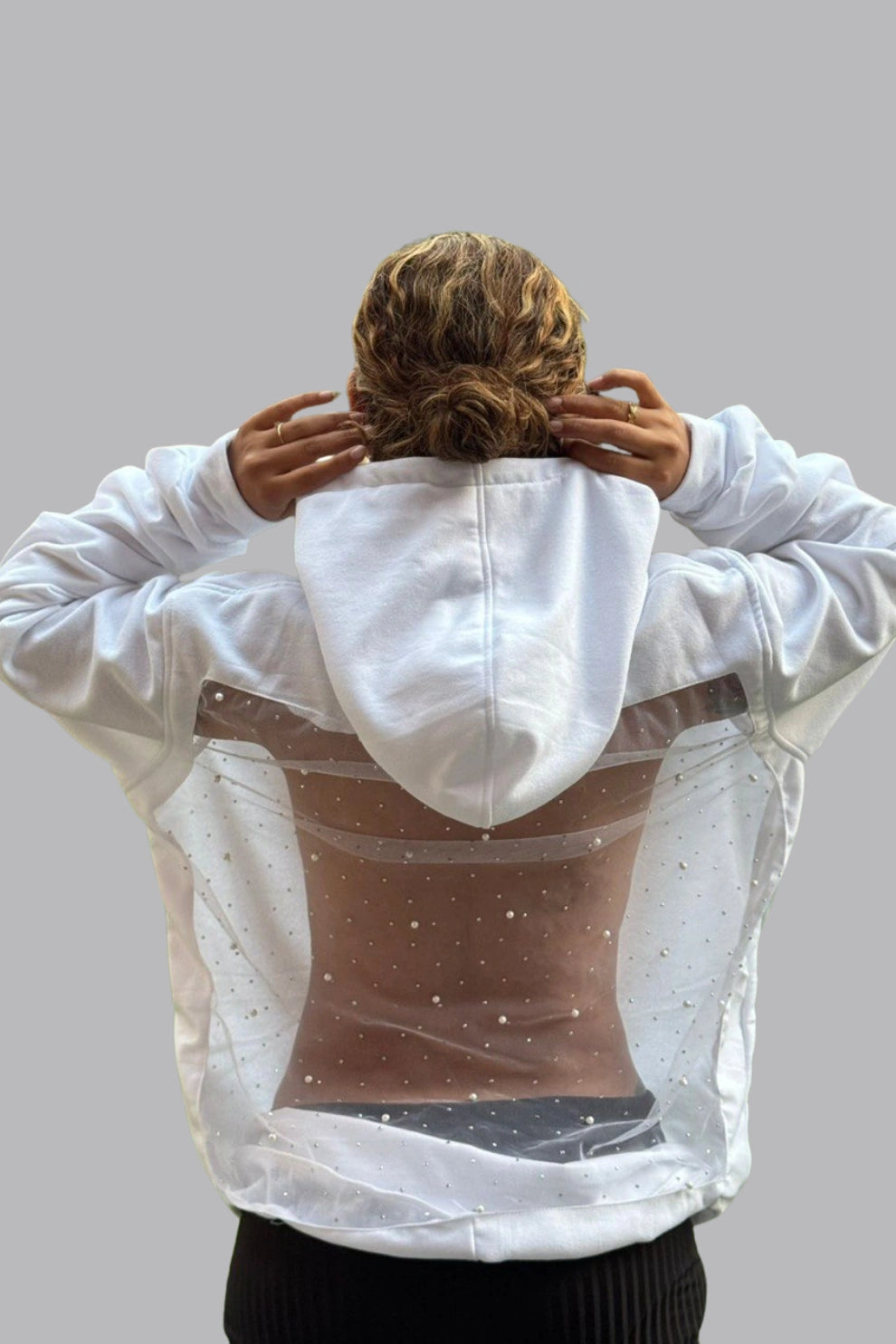 BACKLESS HOODIE™ | Buzo con transparencia atrás, brillos y capucha ✨