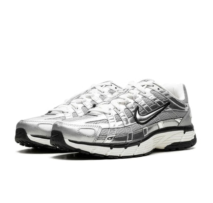 NIKE P6000 Metallic Silver ⚡- Atléticas y cómodas para el día a día⭐