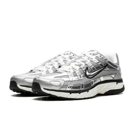 NIKE P6000 Metallic Silver ⚡- Atléticas y cómodas para el día a día⭐